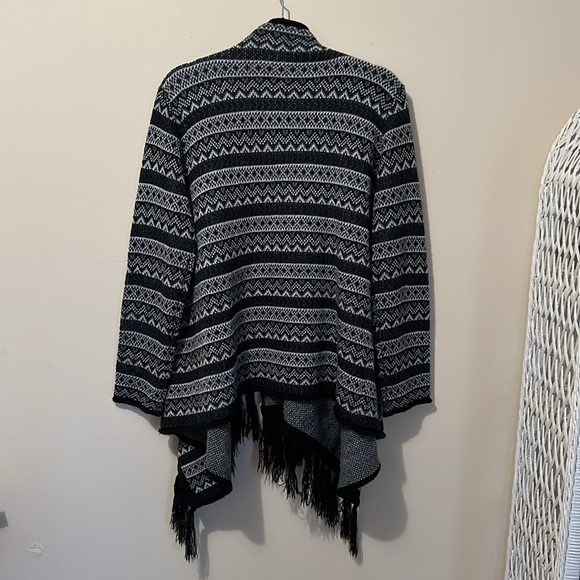 SHYANNE Women’s Sweater Wrap Country Southwestern Long Sleeve Fringed Hem Medium - Picture 2 of 7